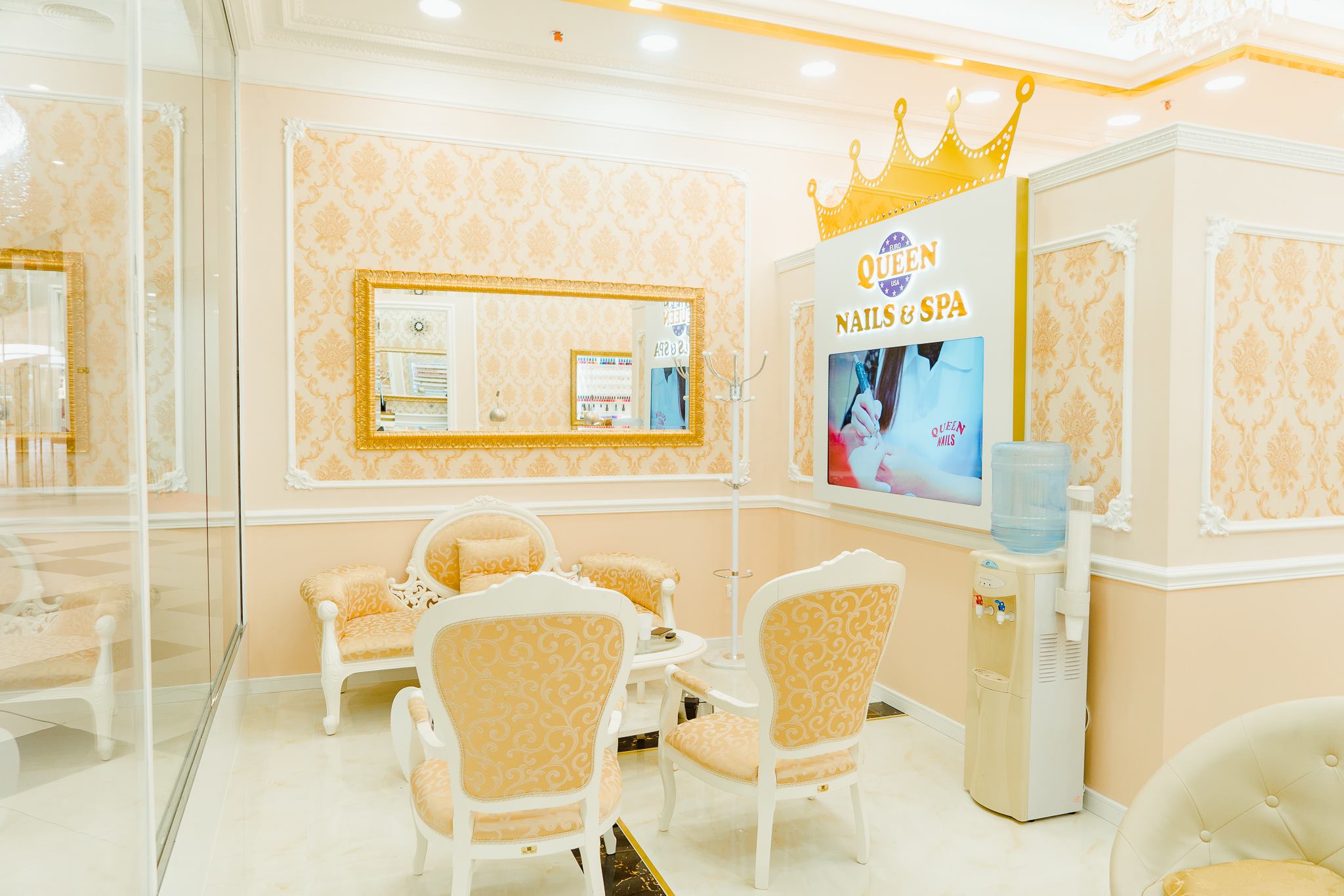 Interiér provozoven kosmetického studia EuroQueen Nails&Spa